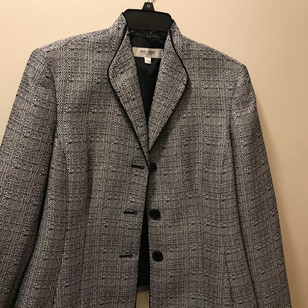 Joes New York woman’s blazer size 14 - net